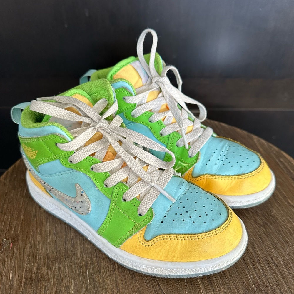 Air Jordan 1 Mid SE